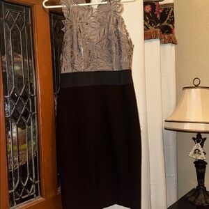 Karen Millen Elegant Black and Cream Sleeveless Dress